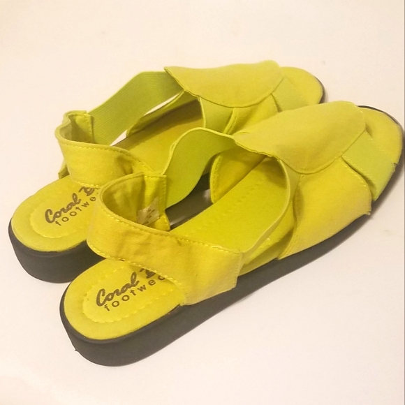 Coral Bay Fuchsia Sandals Size 10 M - Picture 1 of 4